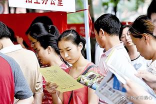 利扎拉祖：巴黎锋线除了有个现象级的姆巴佩，其他人都笨手笨脚的